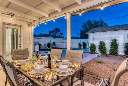 Mid-century Modern Charmer With Free Heated Pool!