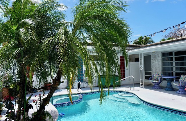 Mid-term duplex 2/2 in paradise AKA Fort Lauderdale FL 1 month minimum