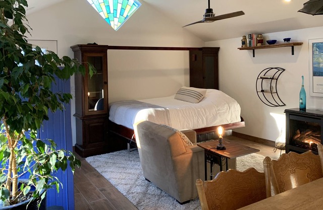 Midcoast Retreat with Fireplace Near Downtown
