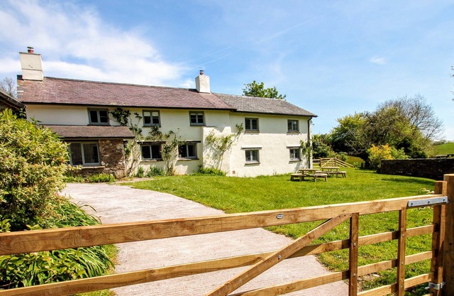 Medio Stolford Cottage, tiene capacidad para 9 personas en zonas rurales de Somerset