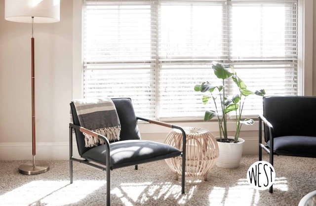 Midtown Condo with High Ceiling!