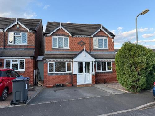 Mikab Inn Premium Room For Family & Solo in Birmingham