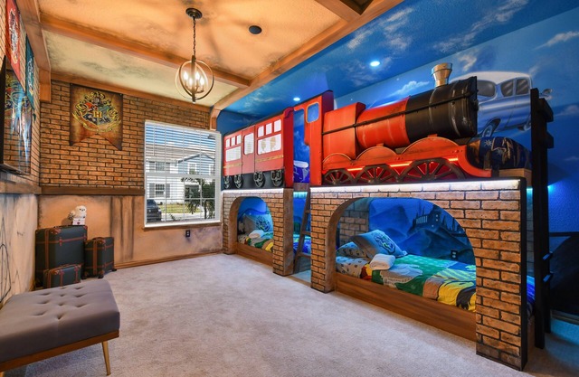 Star Wars Loft, Pool & Alice’s Wonderland Room