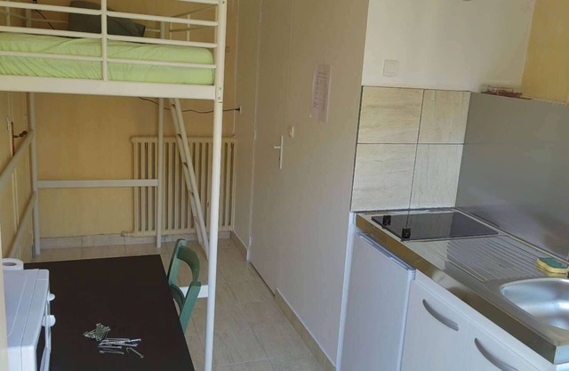 Mini studio between Paris and Disney free parking