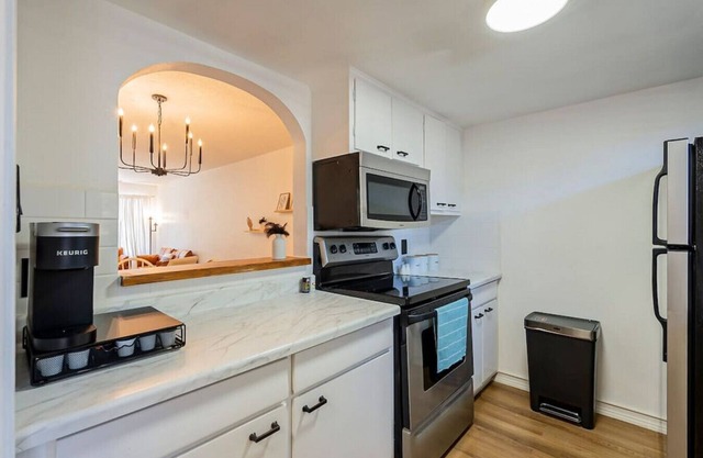 Minimalist 2BR Condo 6min to Downtown Scottsdale
