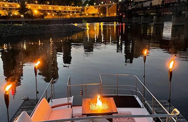 MINNeSTAY * Summer Skol * Unique waterfront living with views of Redwing