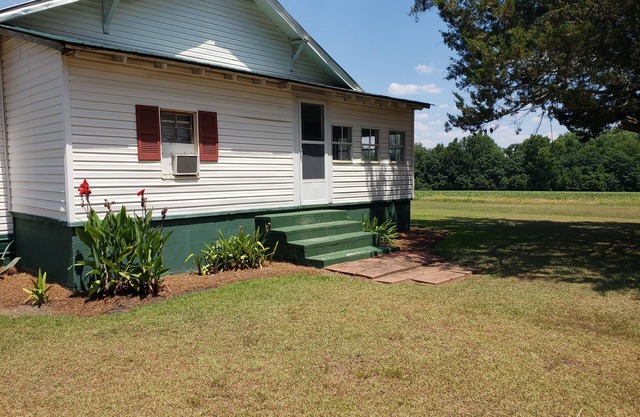 Minutes from Ga Southern & Historic Twin City is a 157 acre retreat to the past!