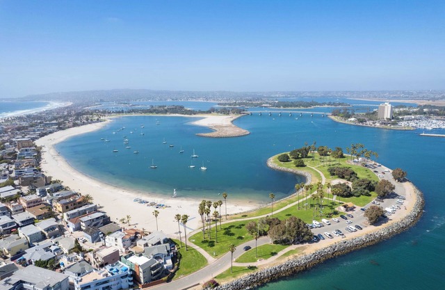 Mission Point Buyout by Avantstay Two Unit Buyout w/ Patio, Fire Pit & Close to Beach! 6bdrs