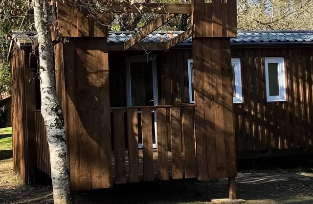 Mobil-Home Holz BABY mit CLIM - 26m2 mit überdachter Terrasse / 2 Schlafzimmer 4 Personen