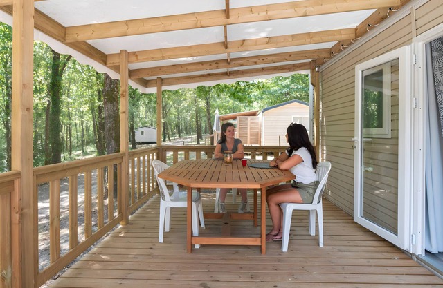 Mobilhome 'Mobilhome Confort 4 Personnes 63' con terraza privada, jardín privado y Wi-Fi