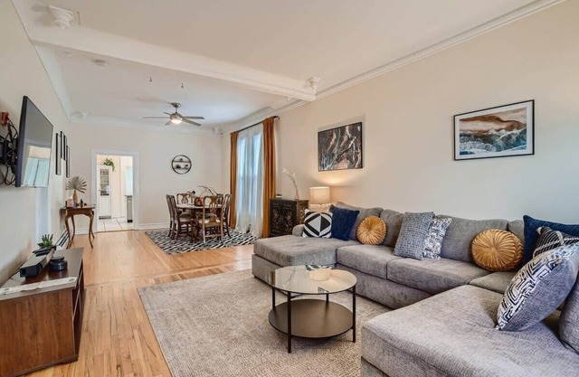 Mod Downtown Perfection, 3BD w/ Patio, Fast WIFI