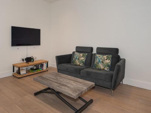 Modern 1-Bed Flat in Hammersmith West London