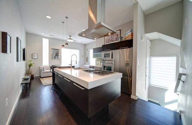 Modern 1-BR Condo | Stylish Stay Near Uptown