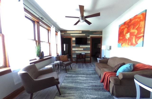 Modern 2-bed — 5 min from the beach!
