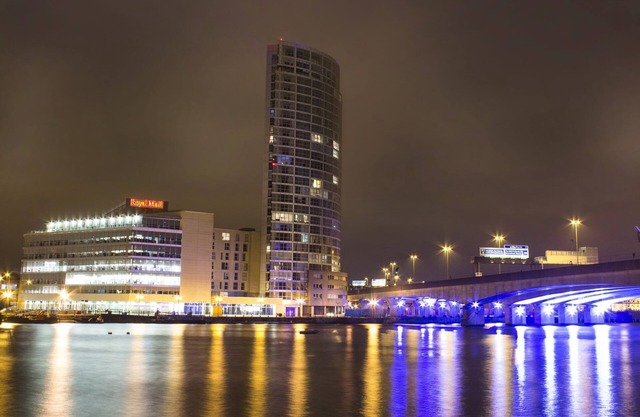 Modern 2 bed Apartment, City Centre, Wifi