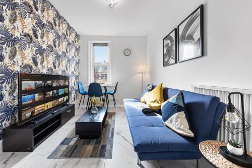 Modern 2 Bed Apartment - Sleeps 5 - Near London Zoo, Camden Market, Primrose Hill - Central London - NW3 Finchley Road