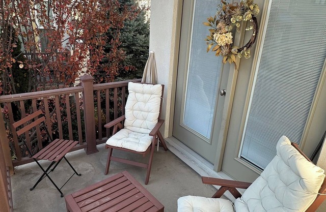 Modern 2 bed Daybreak Townhome Near Oquirrh Lake!