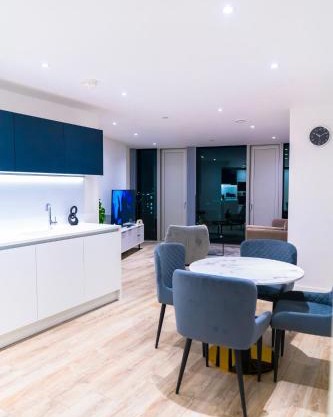 Modern 2 Bed Penthouse with Stunning views in Manchester City Center