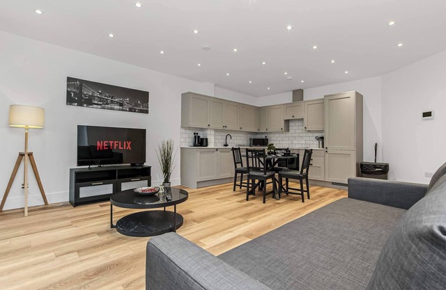 Modern 2 Bedroom Stay, Balcony, East Croydon