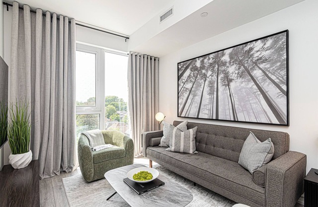 Modern 2bdr+ 2bath with free parking in luxurious Forest Hill neighbourhood!