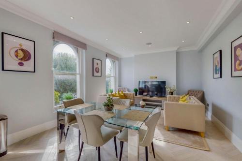 Modern 3 Bed Penthouse in a Prime Central Location