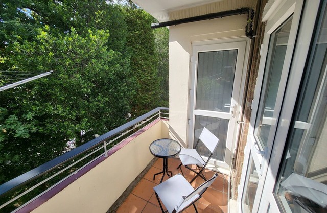 Apartamento-Moderno-Baño Privado-Balcón