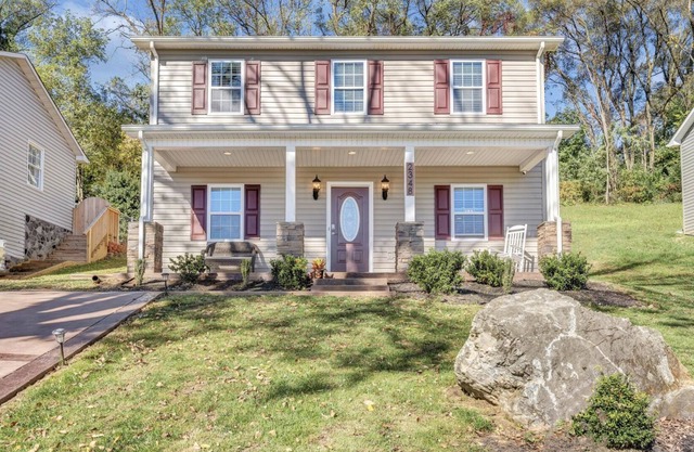 Modern 3 bedroom Roanoke Residential Home