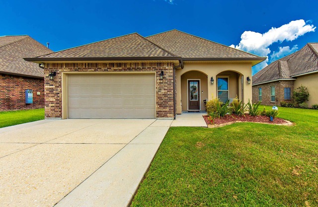 Modern 3BR Retreat with Patio in Gray