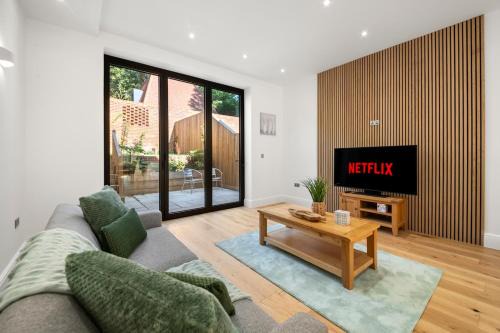 Modern 4BR Home, Ideal for Long Stays & Relocation