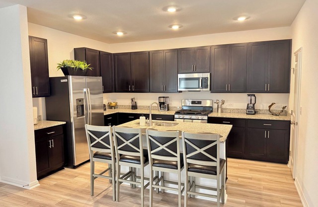 Modern 4BR New Home w Luxury Touches