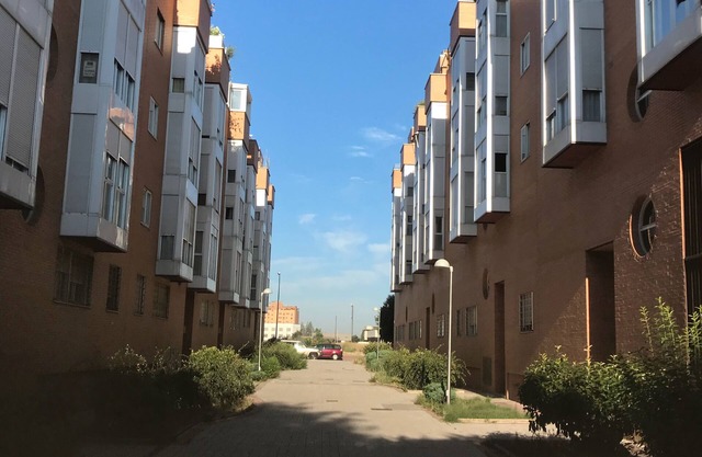 Apartamento moderno y luminoso,con plaza de garaje( incluida )
