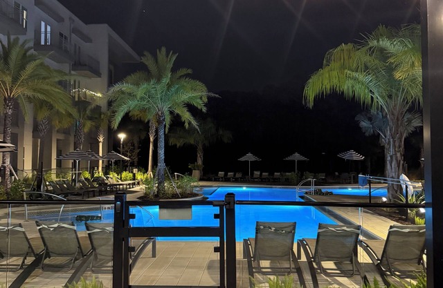 Modern and Stylish 1-bedroom + Den in beautiful Orlando