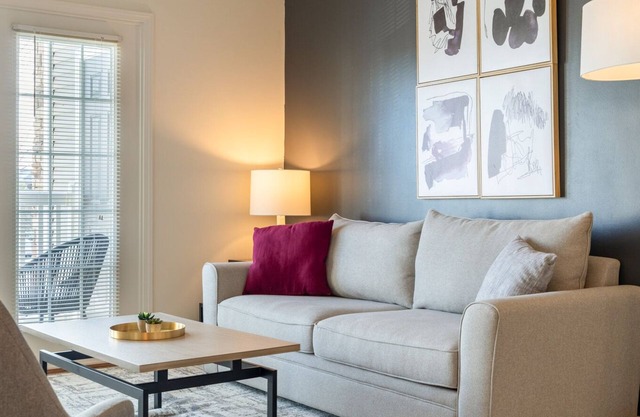 Modern Apartment in Prime Location (ID6496X24)