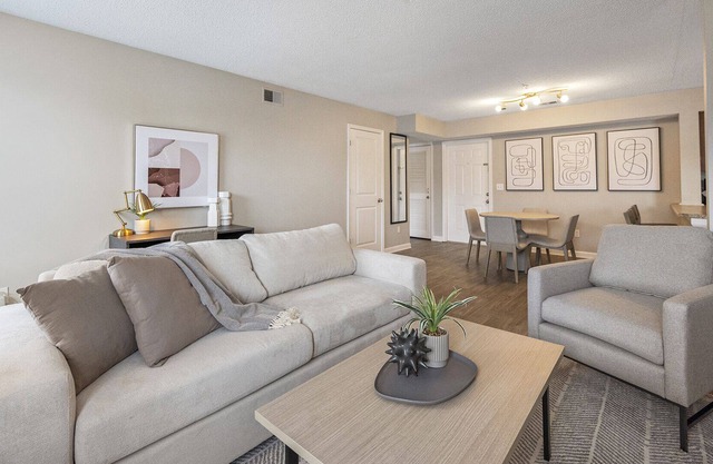 Modern Apartment in Prime Location (ID2806X78)