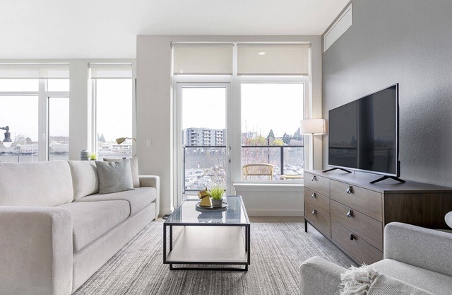 Modern Apartment in Prime Location (ID8566X33)