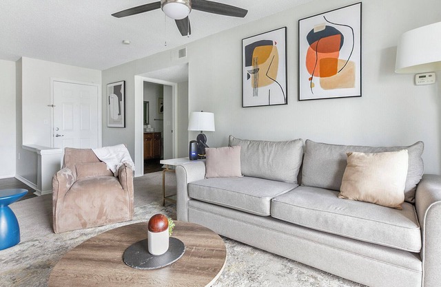 Modern Apartment in Prime Location (ID1387X817)