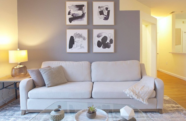 Modern Apartment in Prime Location (ID7986X22)