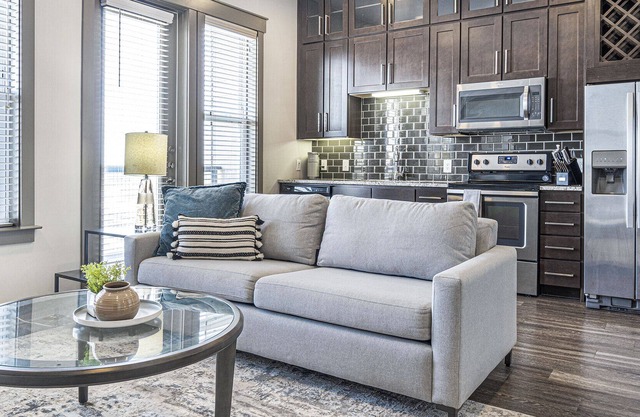 Modern Apartment in Prime Location (ID914)