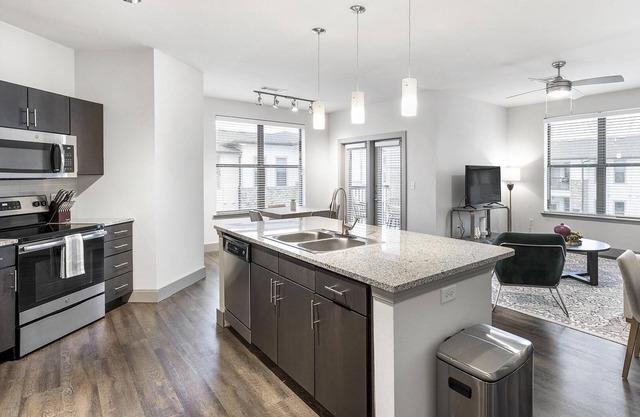 Modern Apartment in Prime Location (ID1403X363)