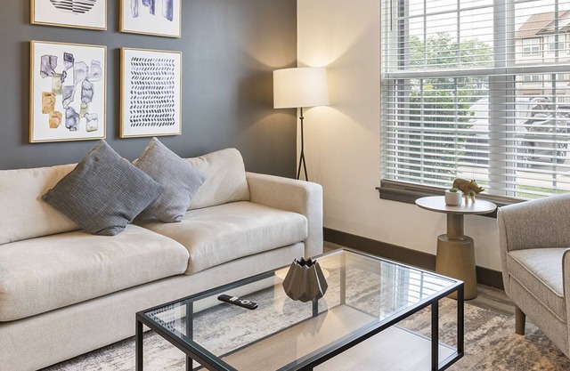 Modern Apartment in Prime Location (ID8320X88)