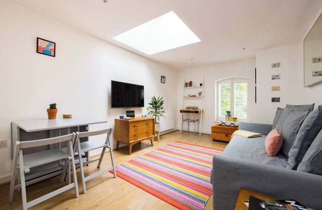 Modern Apartment near City Airport by Wild Roses