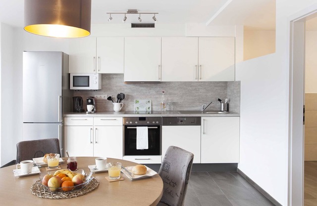 Apartamento moderno con equipamiento sofisticado.