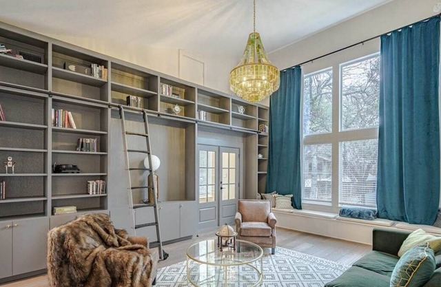 Modern Apt by Zilker w/ Gourment Kitchen & Parking