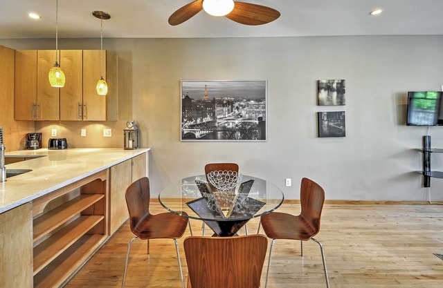Moderno Atlanta Loft por encima de la panadería en Cabbagetown!