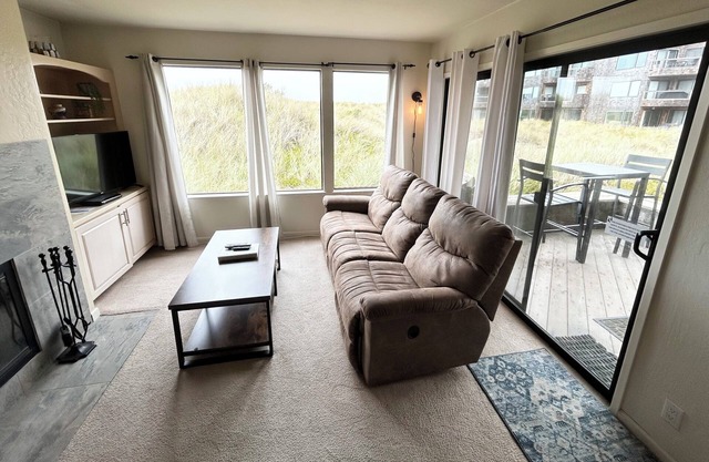 Modern Pajaro Dunes 1st Floor Condo * WiFi gratis / Entrada privada / Yardas de la playa