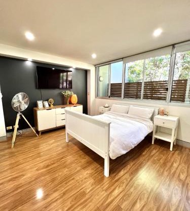 Modern Beachside Suite-Just Steps from Bondi Beach