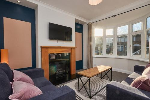 Modern Bedroom Home in Stockton - Close to A19