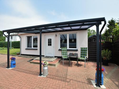 Modern Bungalow in Warnkenhagen near Wellness