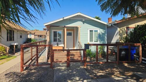 Modern Charming 3 Bed 2 Bath with Parking Conventions Downtown Beaches Balboa Park