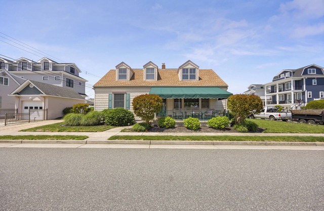 Modern Coastal Living in Margate!